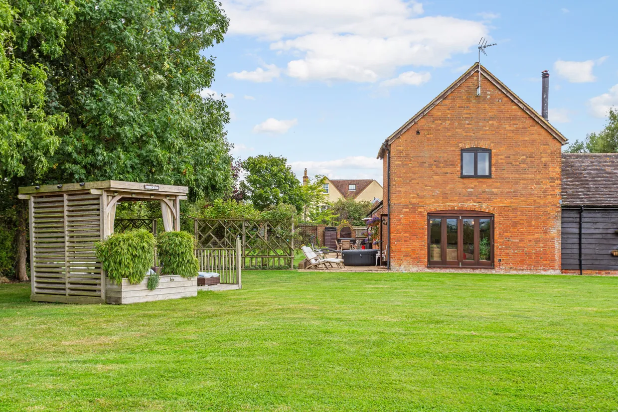 Berryfields Gated Road, Quarrendon, HP22 photo 25