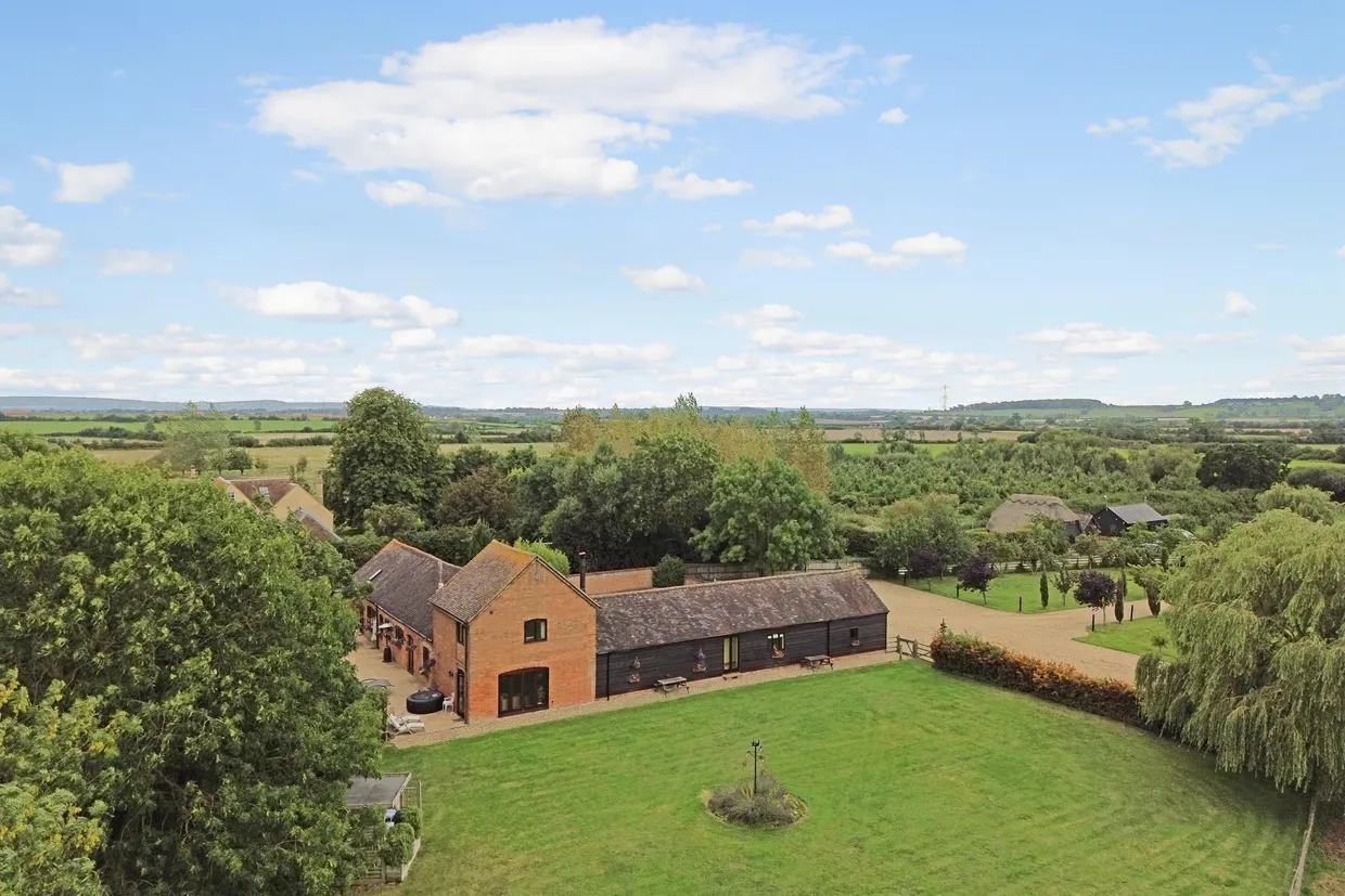Berryfields Gated Road, Quarrendon, HP22 photo 26