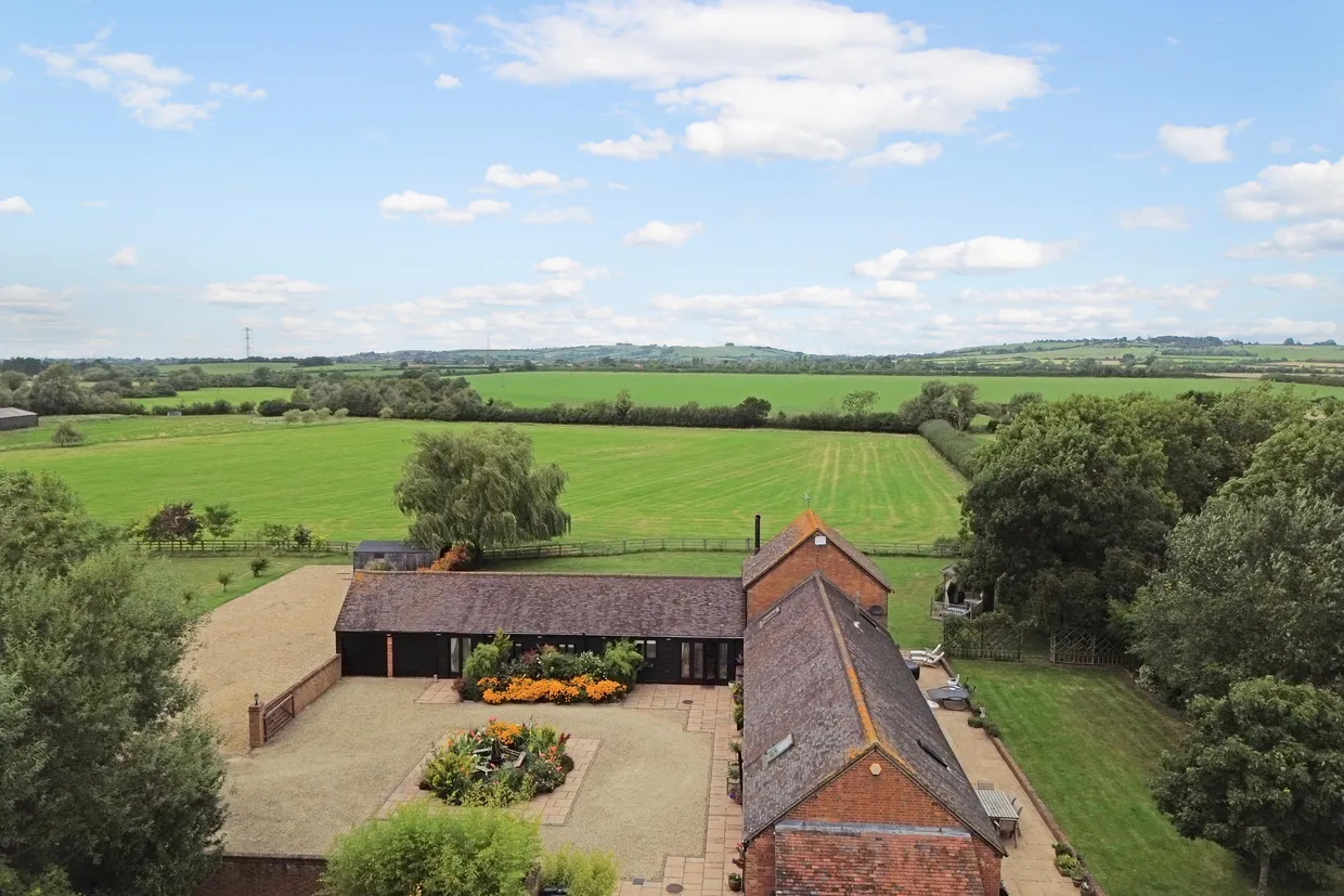 Berryfields Gated Road, Quarrendon, HP22 photo 28