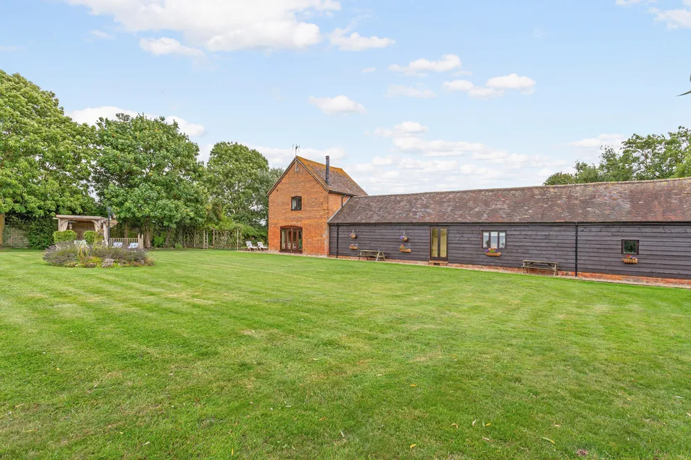 Berryfields Gated Road, Quarrendon, HP22 photo 29