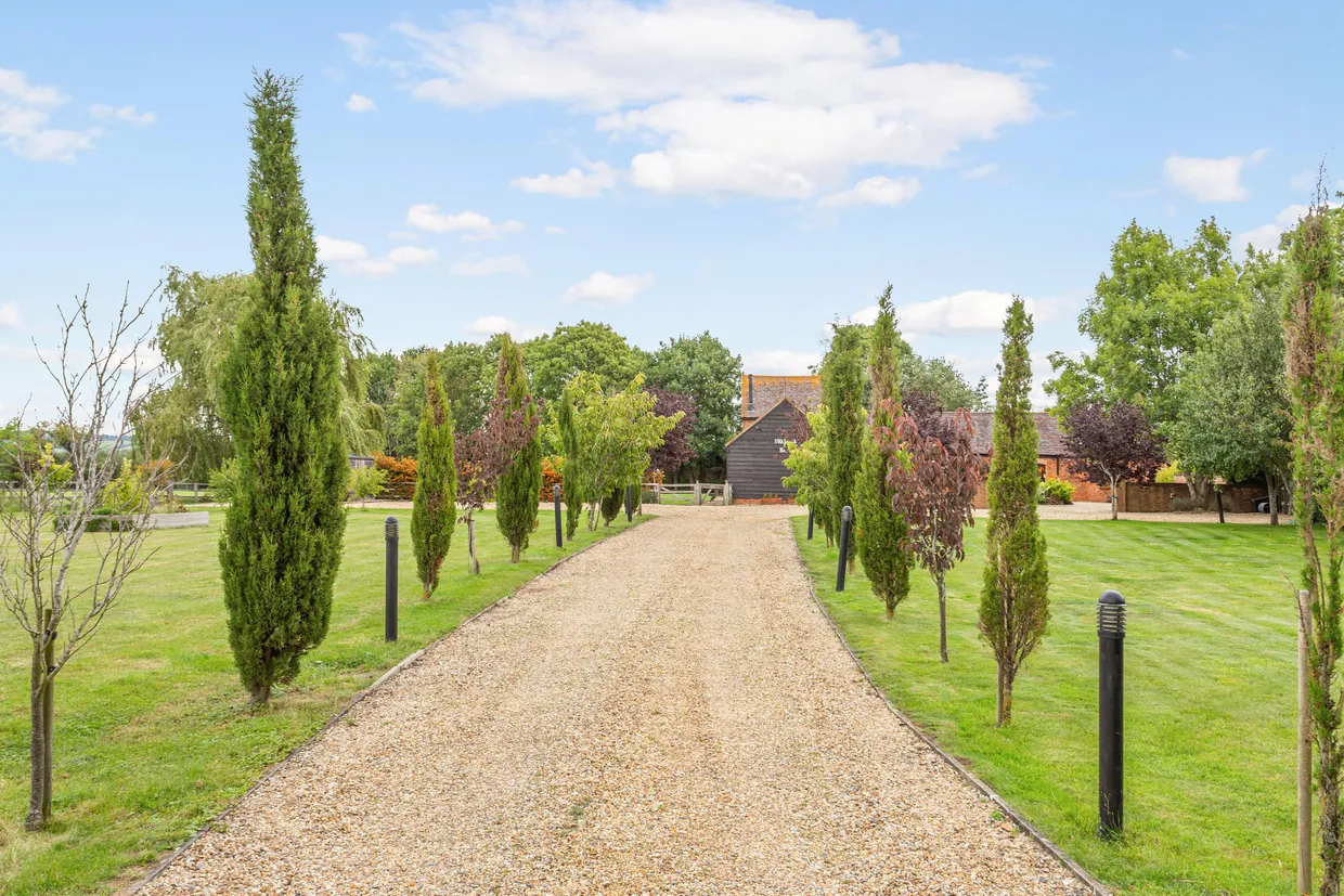 Berryfields Gated Road, Quarrendon, HP22 photo 30