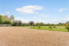 Berryfields Gated Road, Quarrendon, HP22 photo 31