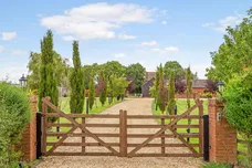 Berryfields Gated Road, Quarrendon, HP22 photo 32