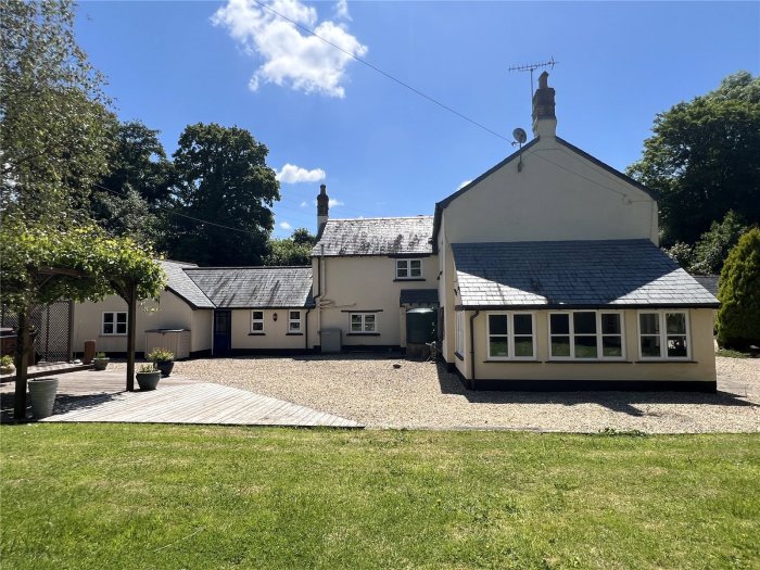 JacksonStops 5 bedroom property for sale in Littleham, Bideford