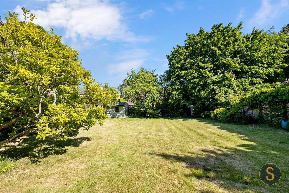 Gravel Path, Berkhamsted
