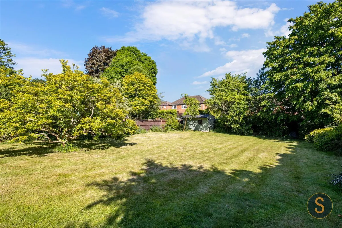 Gravel Path, Berkhamsted
