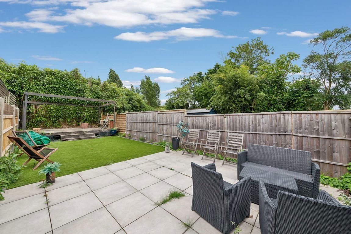 Jacksons 2 bedroom property for sale in Earlsfield Road, Earlsfield