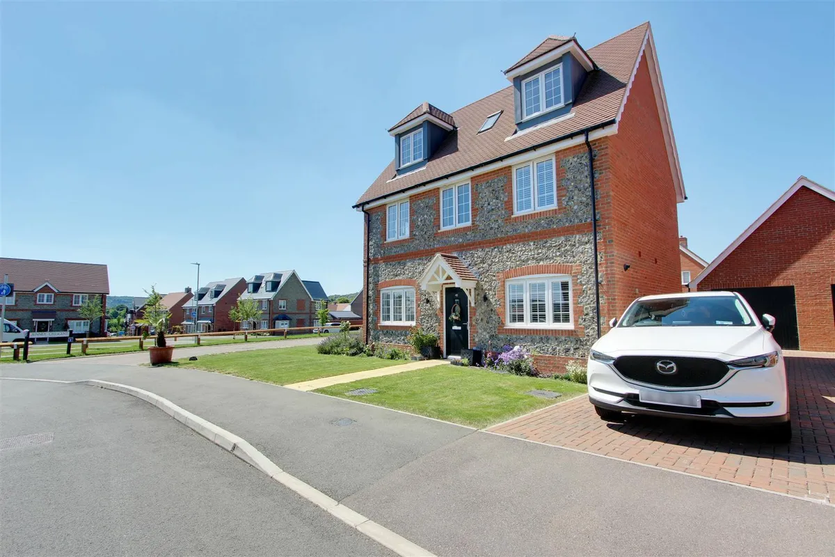 Sears Drive, Tring