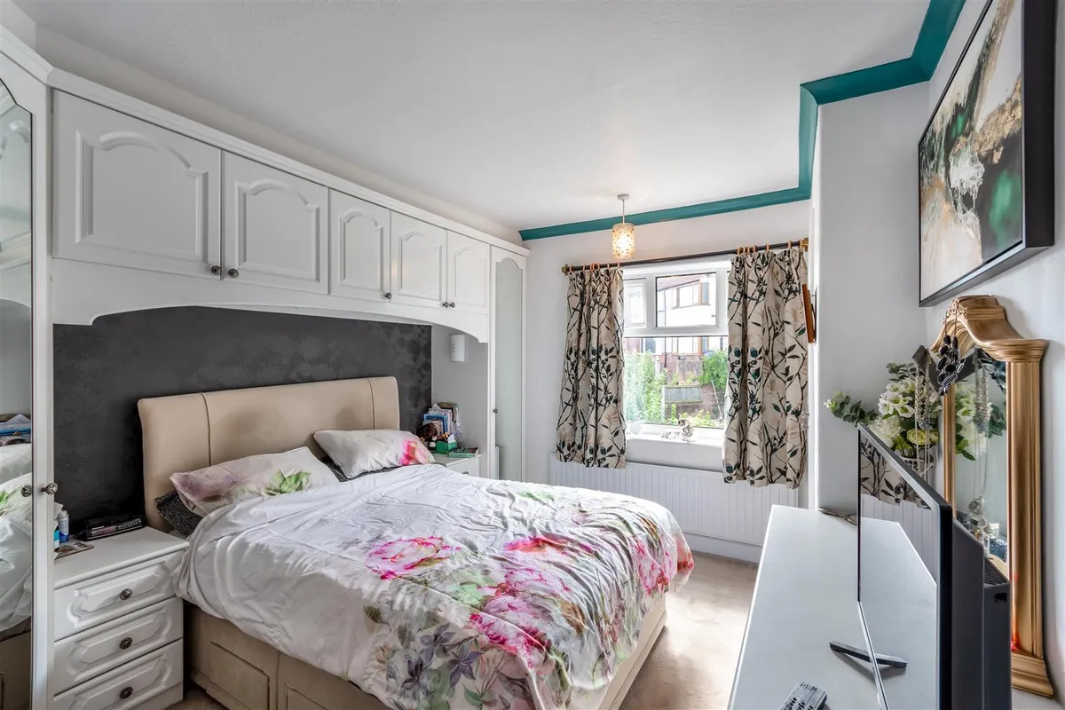 21 Nether Avenue, Grenoside, S35 8PW