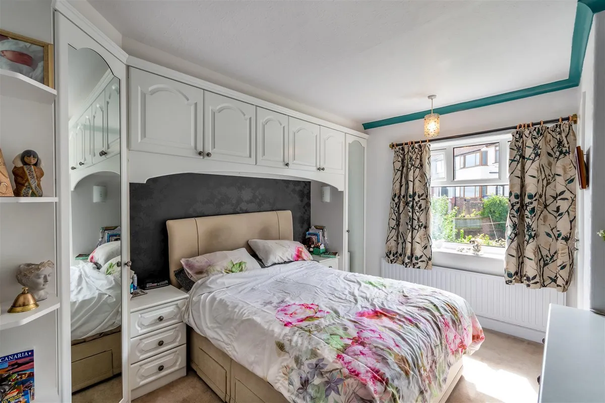 21 Nether Avenue, Grenoside, S35 8PW