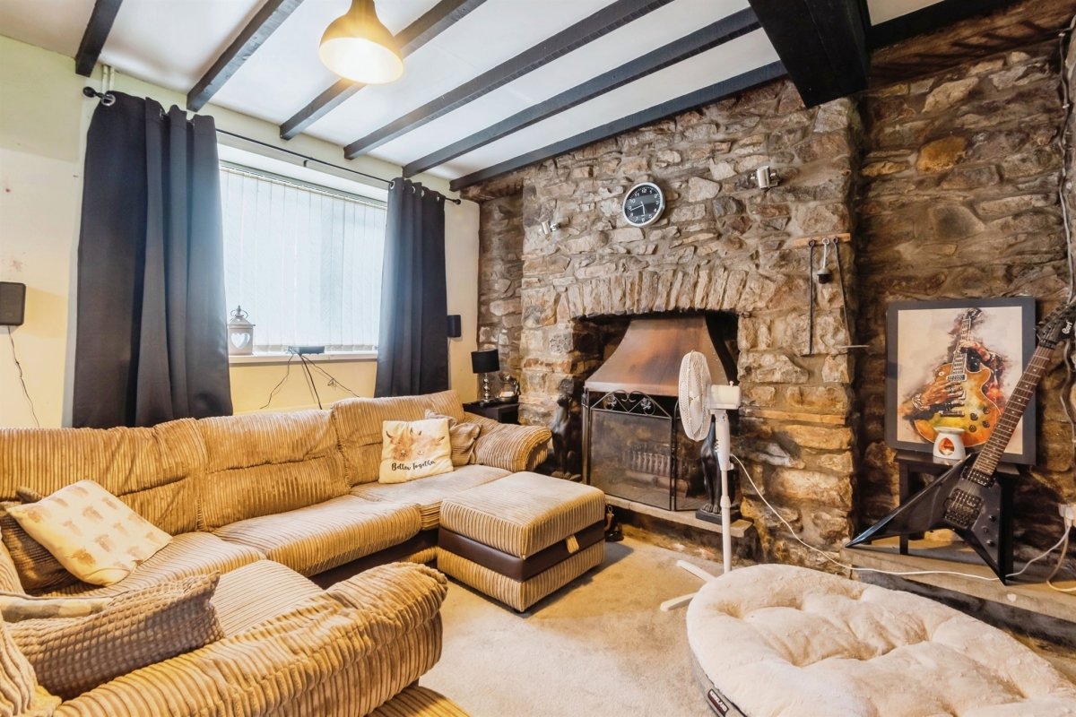 Bridgend Road, Llanharan, Pontyclun 3 bedroom detached house Knight