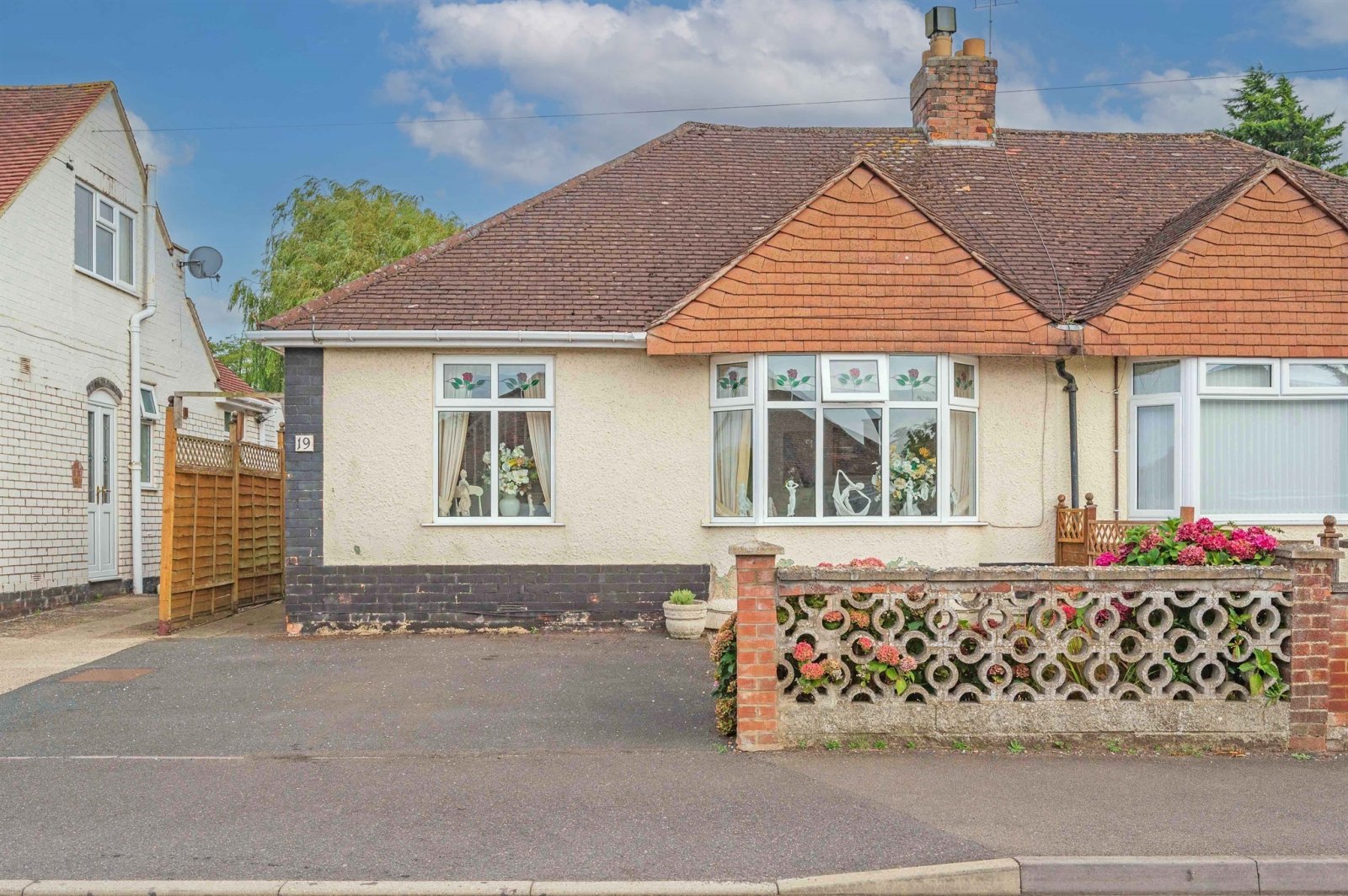 2 bedroom property for sale in Bryant Road, Kettering - Offers in 
