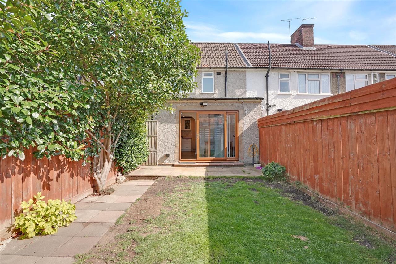 Martin Gardens, Dagenham, Essex Image 12