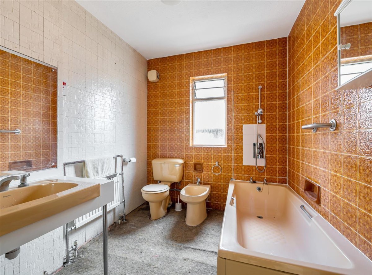 5 bedroom property for sale in Brondesbury Park, NW2 £2,500,000