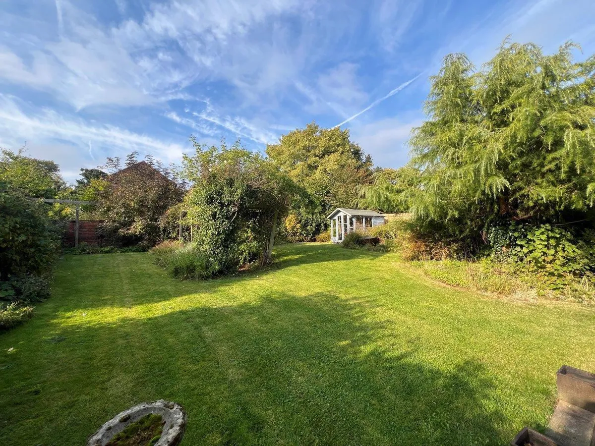 HILLSIDE FARMHOUSE, GRIMSTON