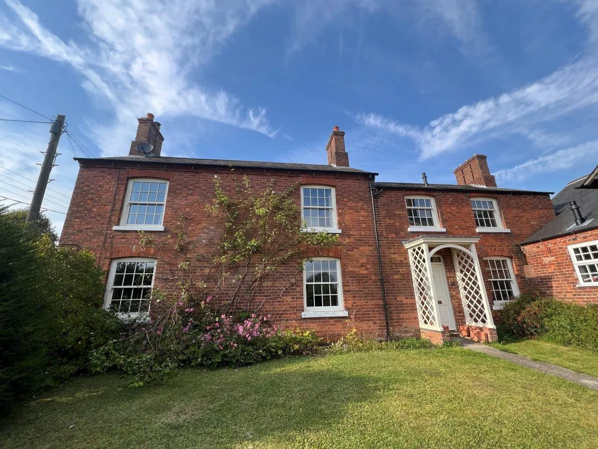 HILLSIDE FARMHOUSE, GRIMSTON