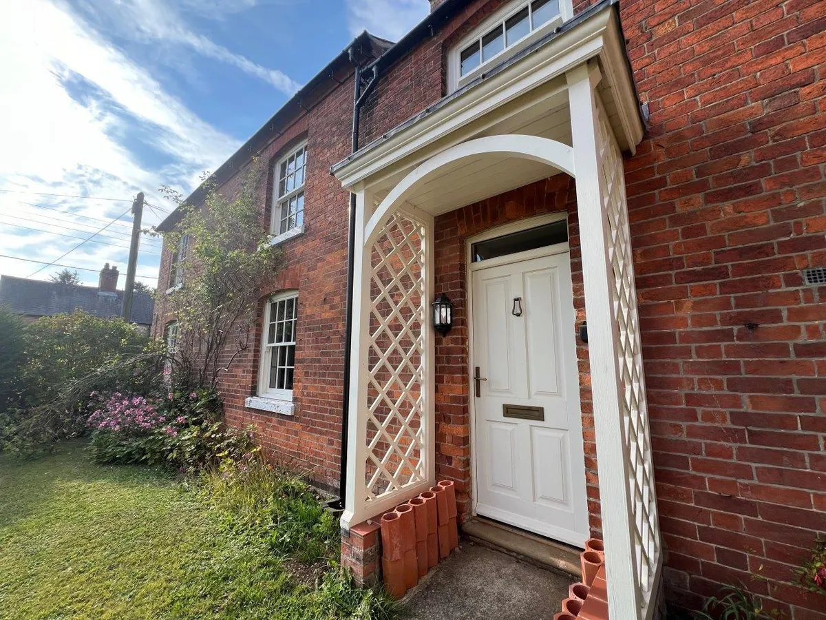 HILLSIDE FARMHOUSE, GRIMSTON