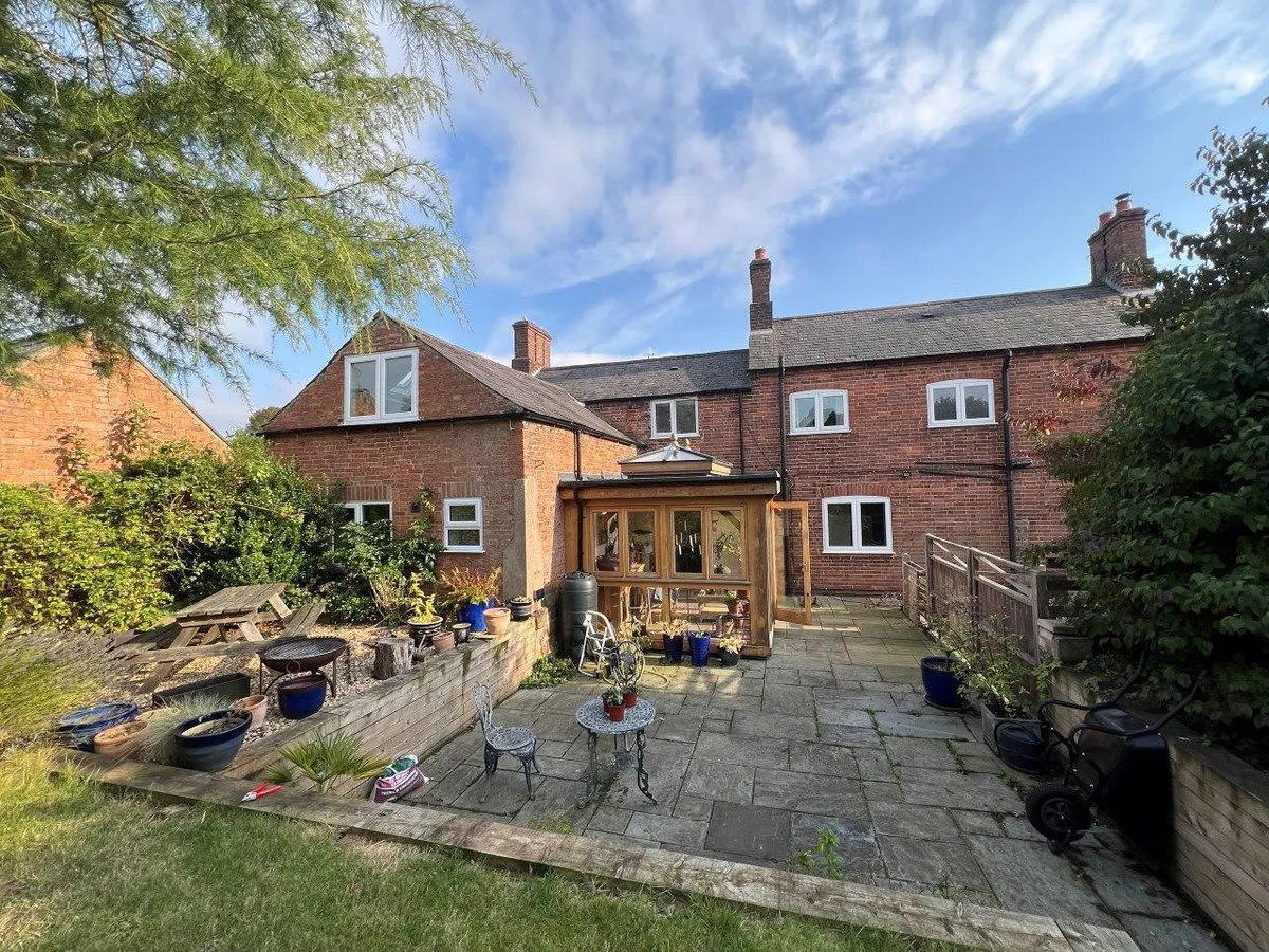 HILLSIDE FARMHOUSE, GRIMSTON