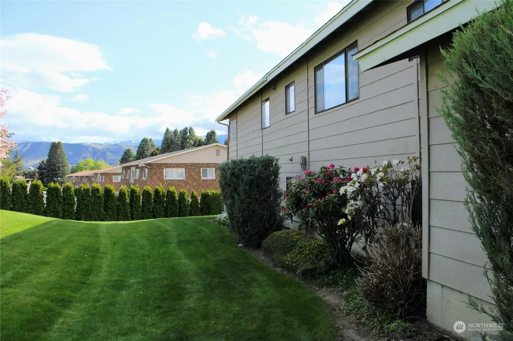 1352 Eastmont Ave, East Wenatchee, WA 98802