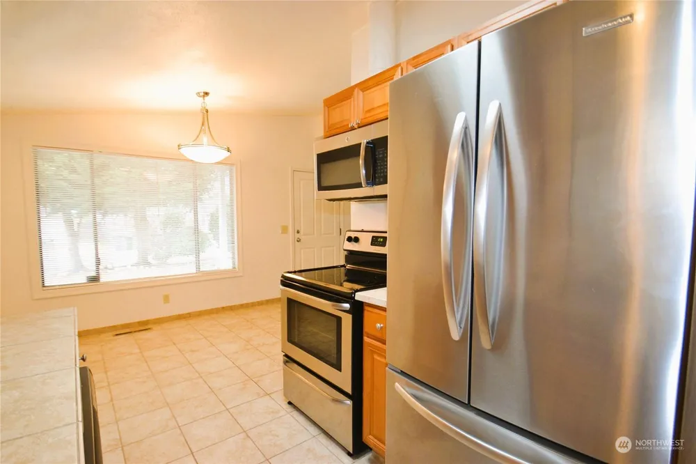 414 SW 122nd St, Burien, WA 98146