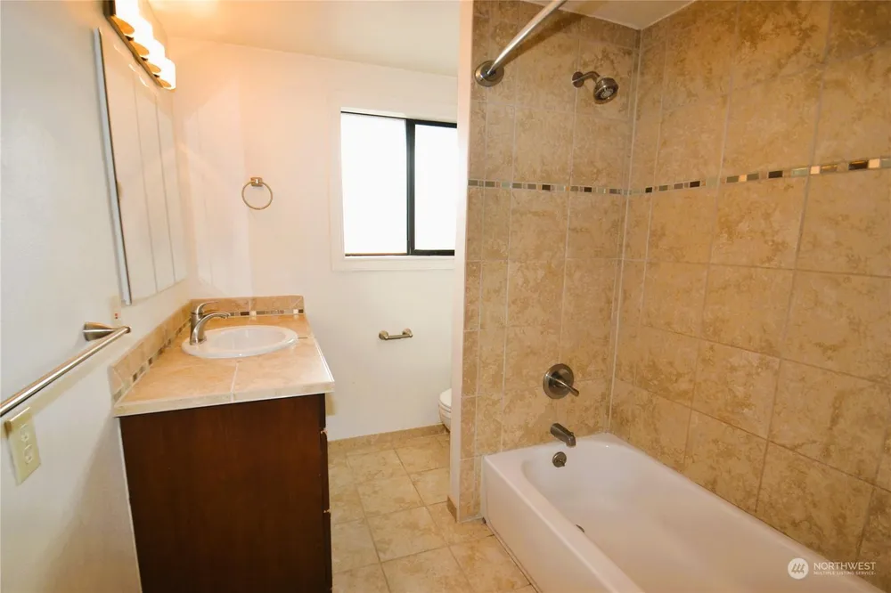 414 SW 122nd St, Burien, WA 98146