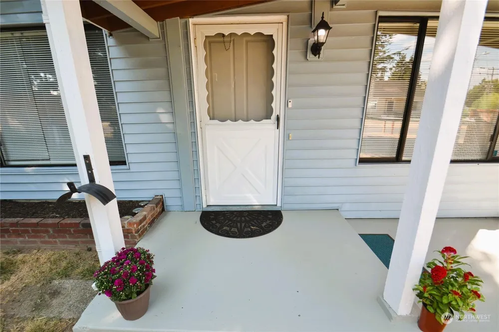 414 SW 122nd St, Burien, WA 98146