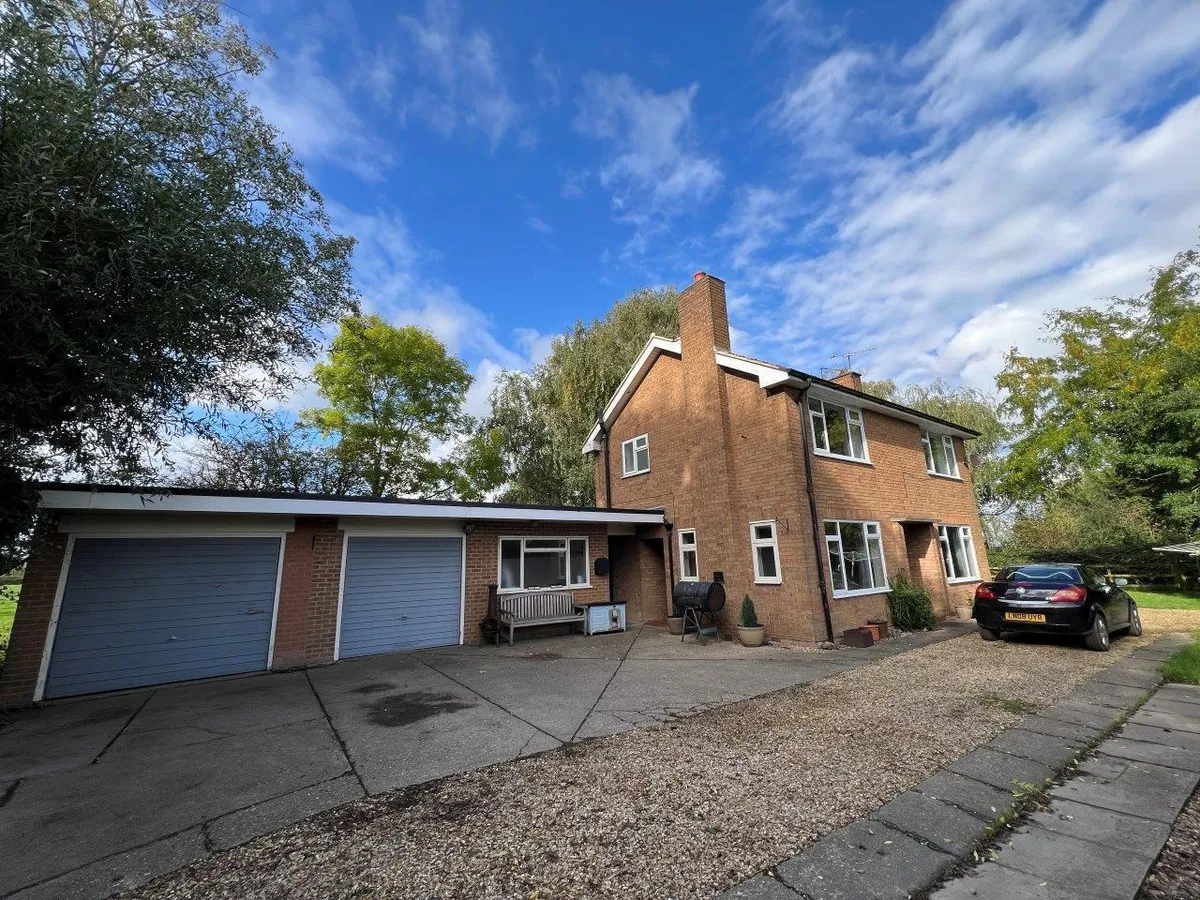 THE WILLOWS, DALBY ROAD, NETHER BROUGHTON