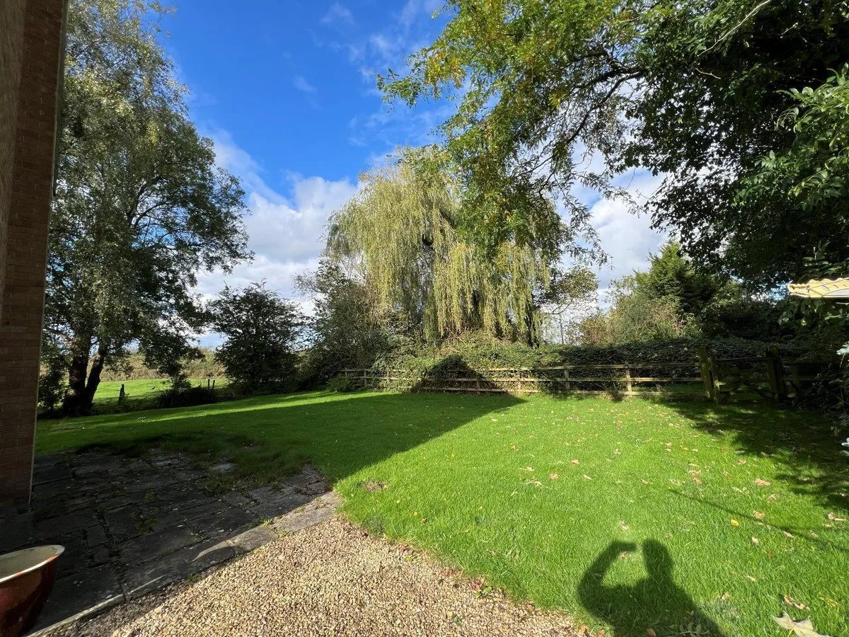 THE WILLOWS, DALBY ROAD, NETHER BROUGHTON