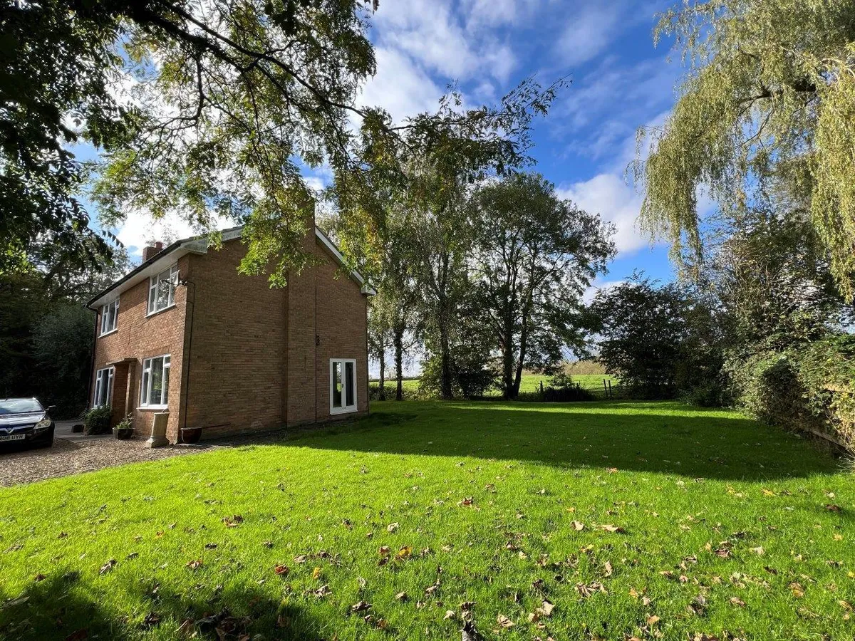 THE WILLOWS, DALBY ROAD, NETHER BROUGHTON