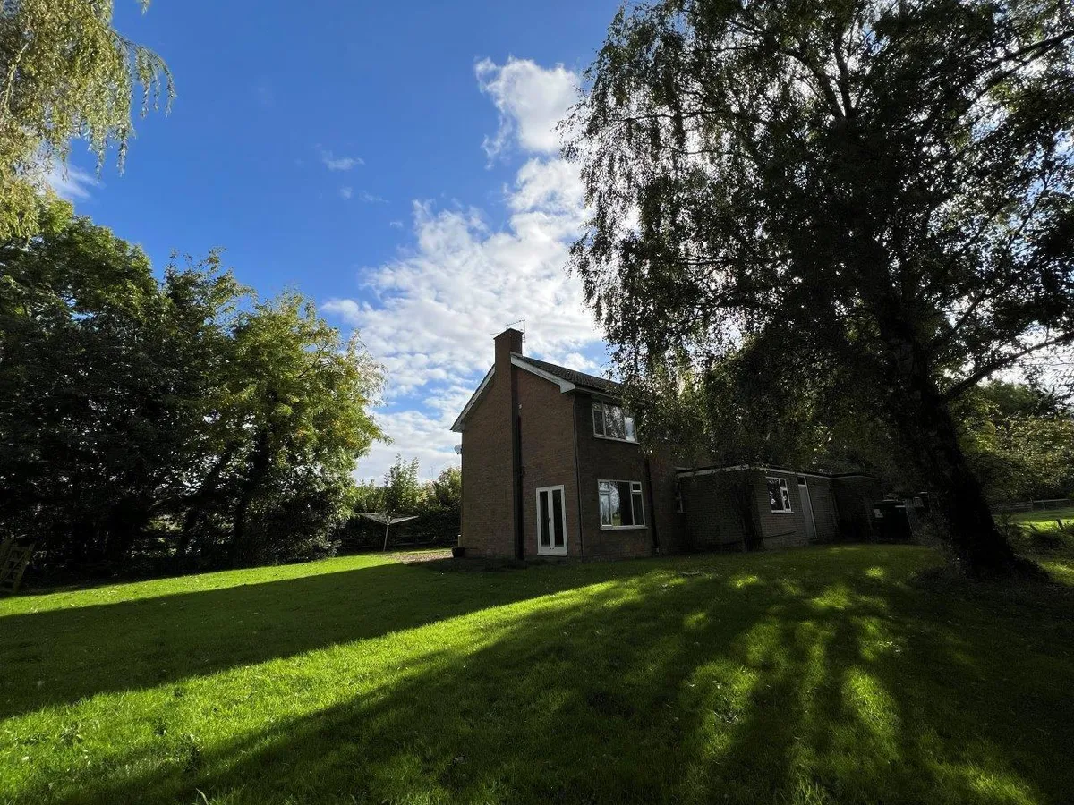 THE WILLOWS, DALBY ROAD, NETHER BROUGHTON
