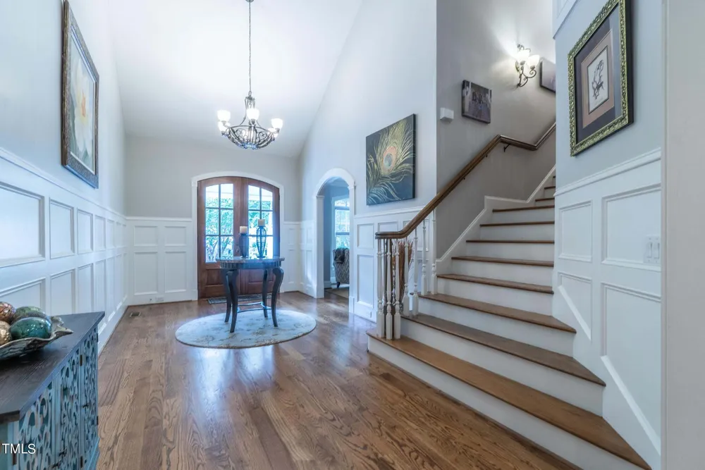 2704 Saint Marys St, Raleigh, NC 27609