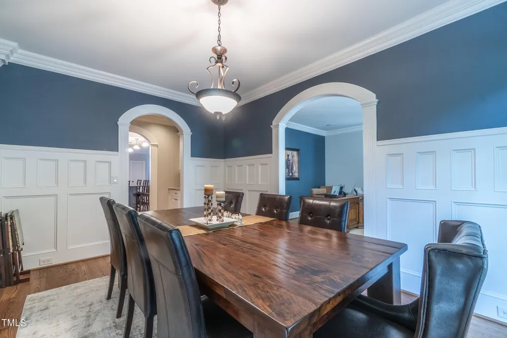 2704 Saint Marys St, Raleigh, NC 27609