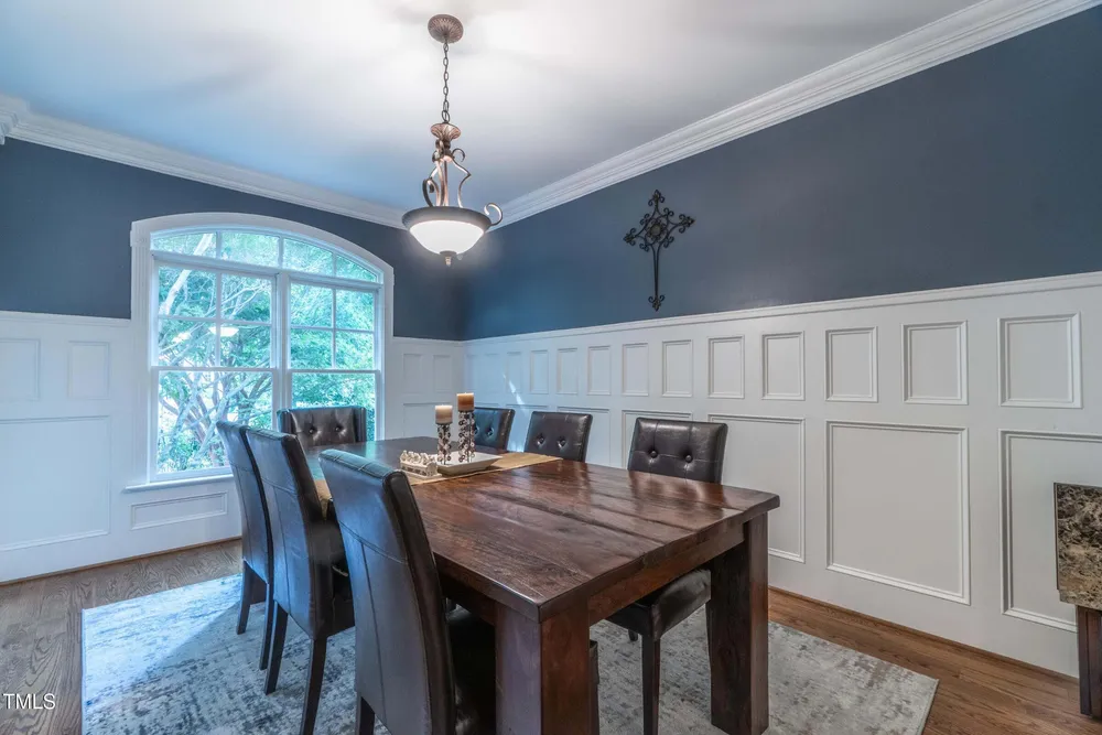 2704 Saint Marys St, Raleigh, NC 27609