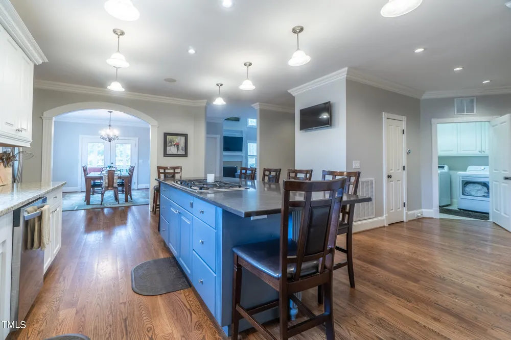 2704 Saint Marys St, Raleigh, NC 27609