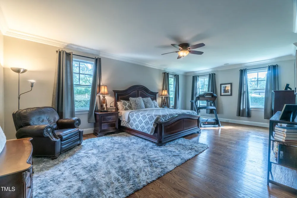 2704 Saint Marys St, Raleigh, NC 27609