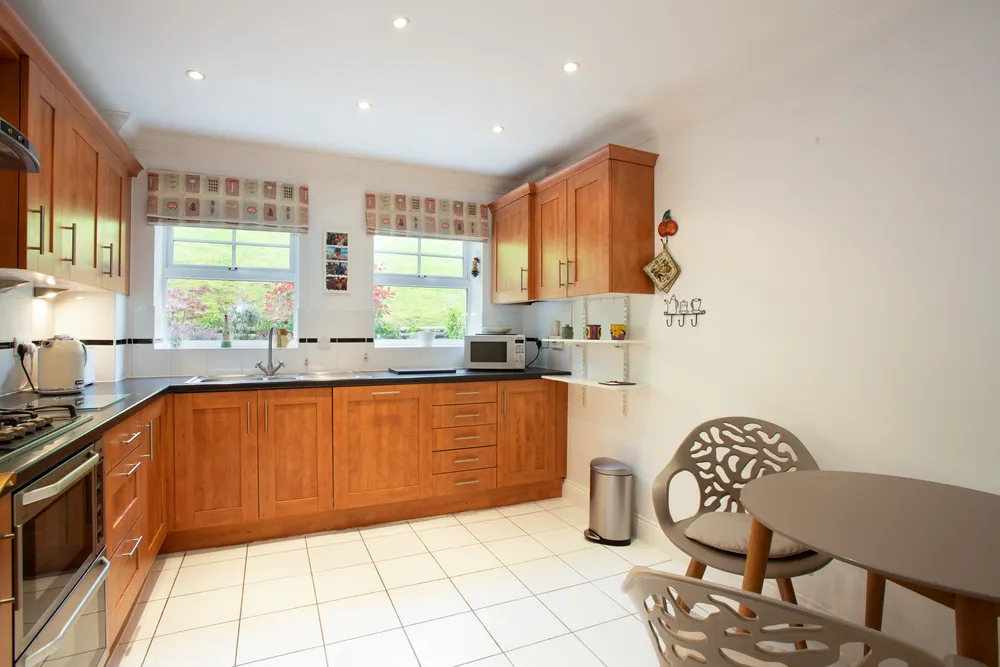 Harestone Valley Road, Caterham, CR3