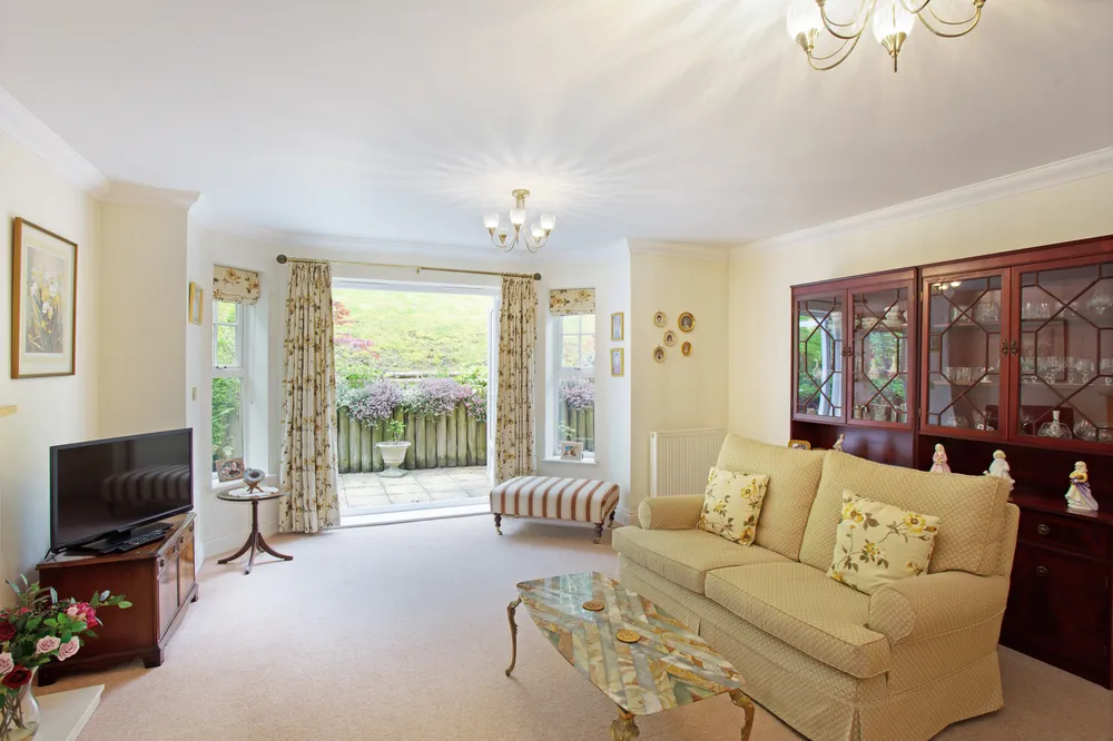 Harestone Valley Road, Caterham, CR3