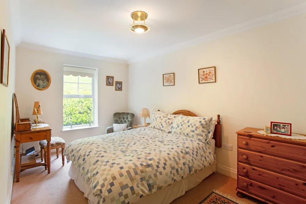 Harestone Valley Road, Caterham, CR3