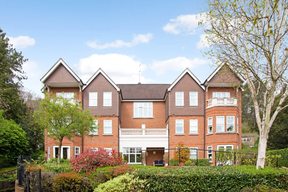 Harestone Valley Road, Caterham, CR3