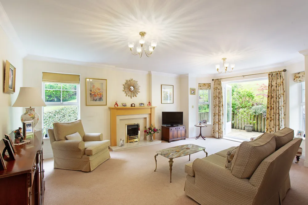 Harestone Valley Road, Caterham, CR3