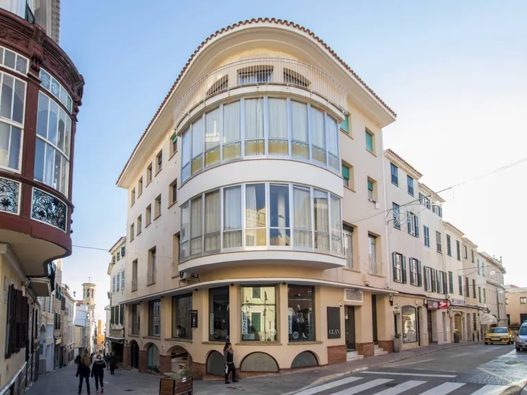 29, Mahón