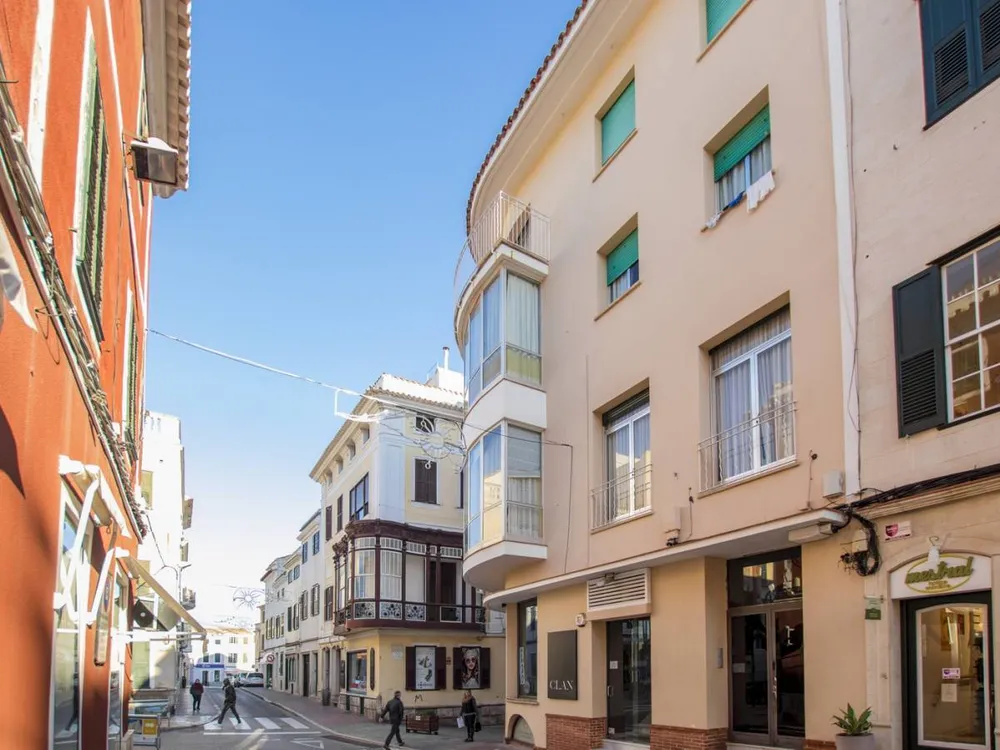 29, Mahón