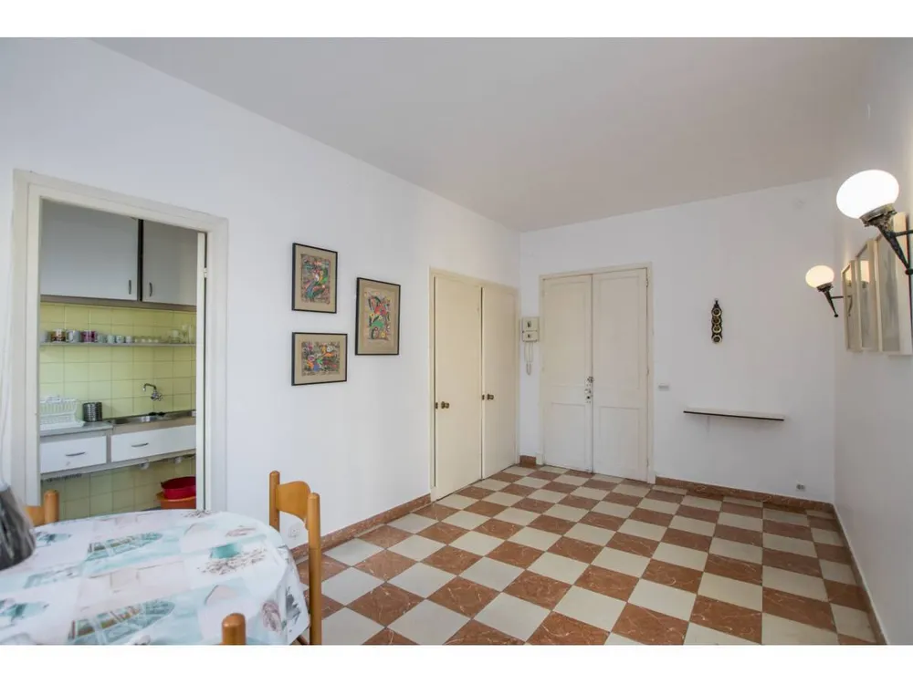 29, Mahón