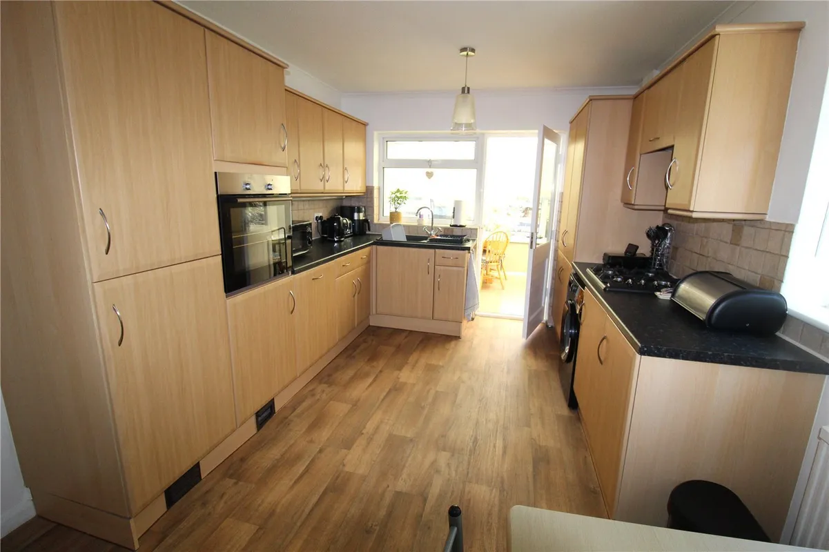 Highcliff Crescent, Rochford, Essex, SS4