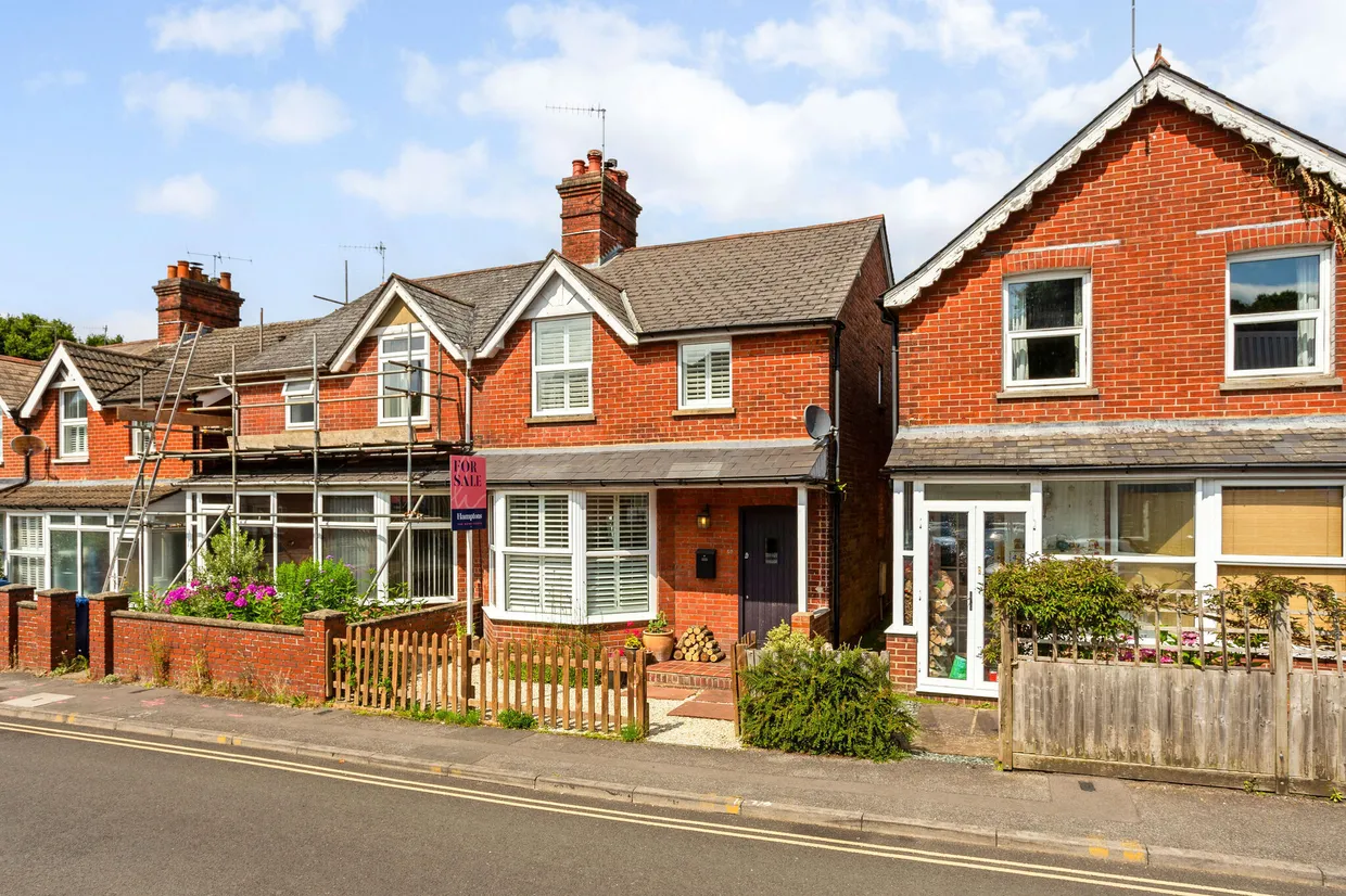 West Street, HASLEMERE, GU27 photo 1