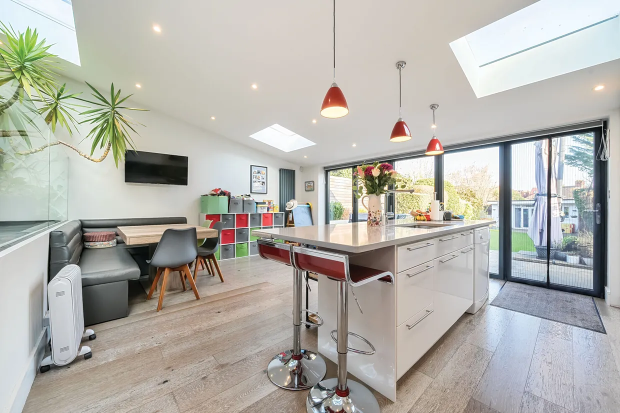 Brycedale Crescent, Southgate, N14 photo 2