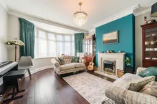 Brycedale Crescent, Southgate, N14 photo 3