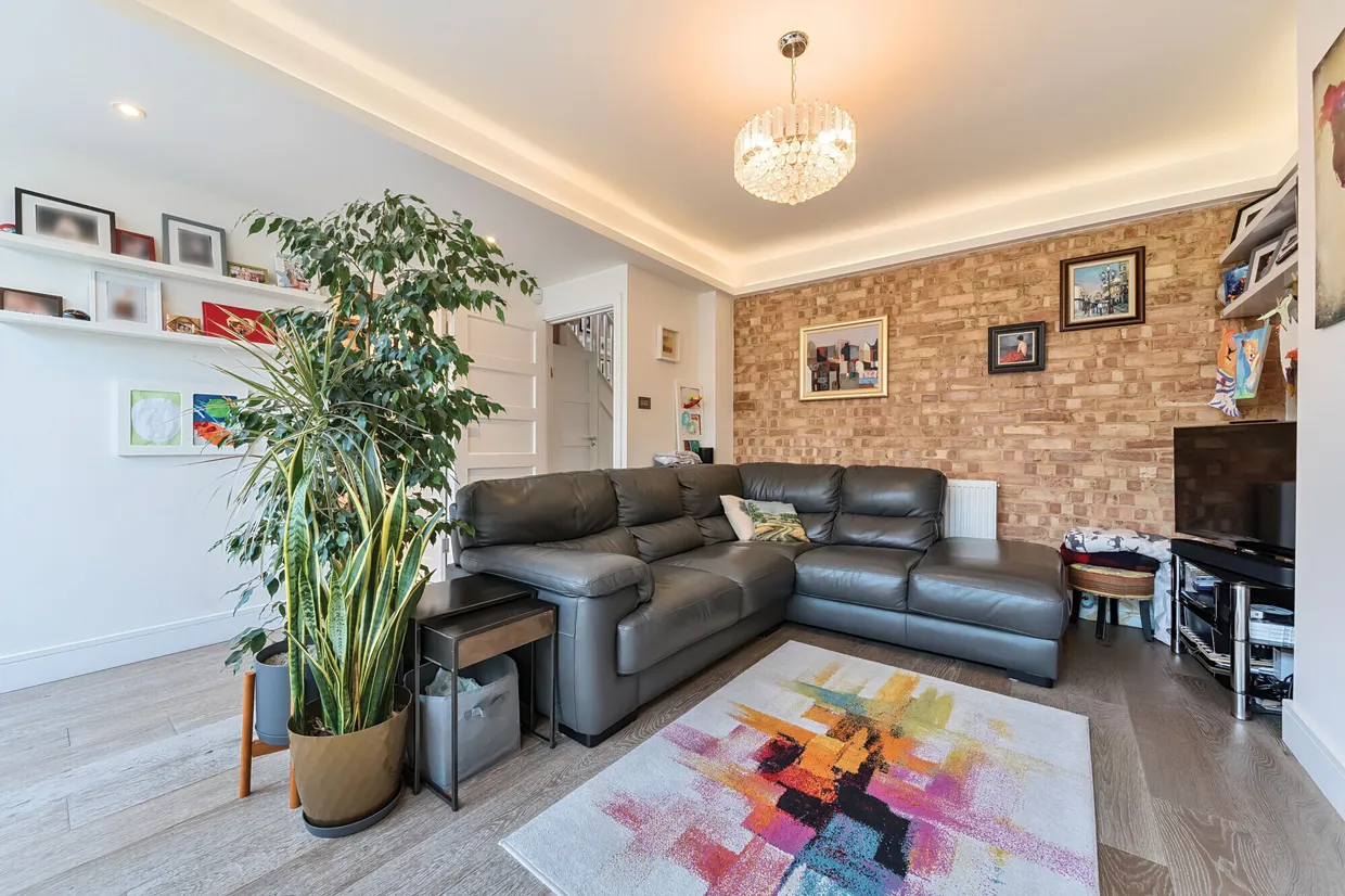 Brycedale Crescent, Southgate, N14 photo 5