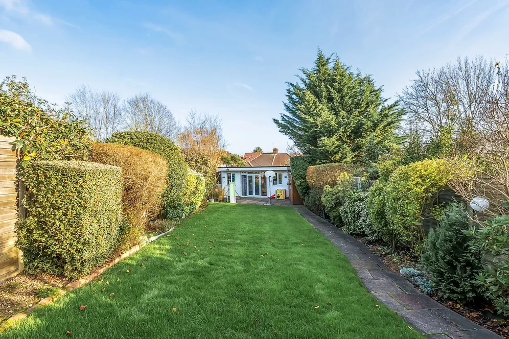 Brycedale Crescent, Southgate, N14 photo 6