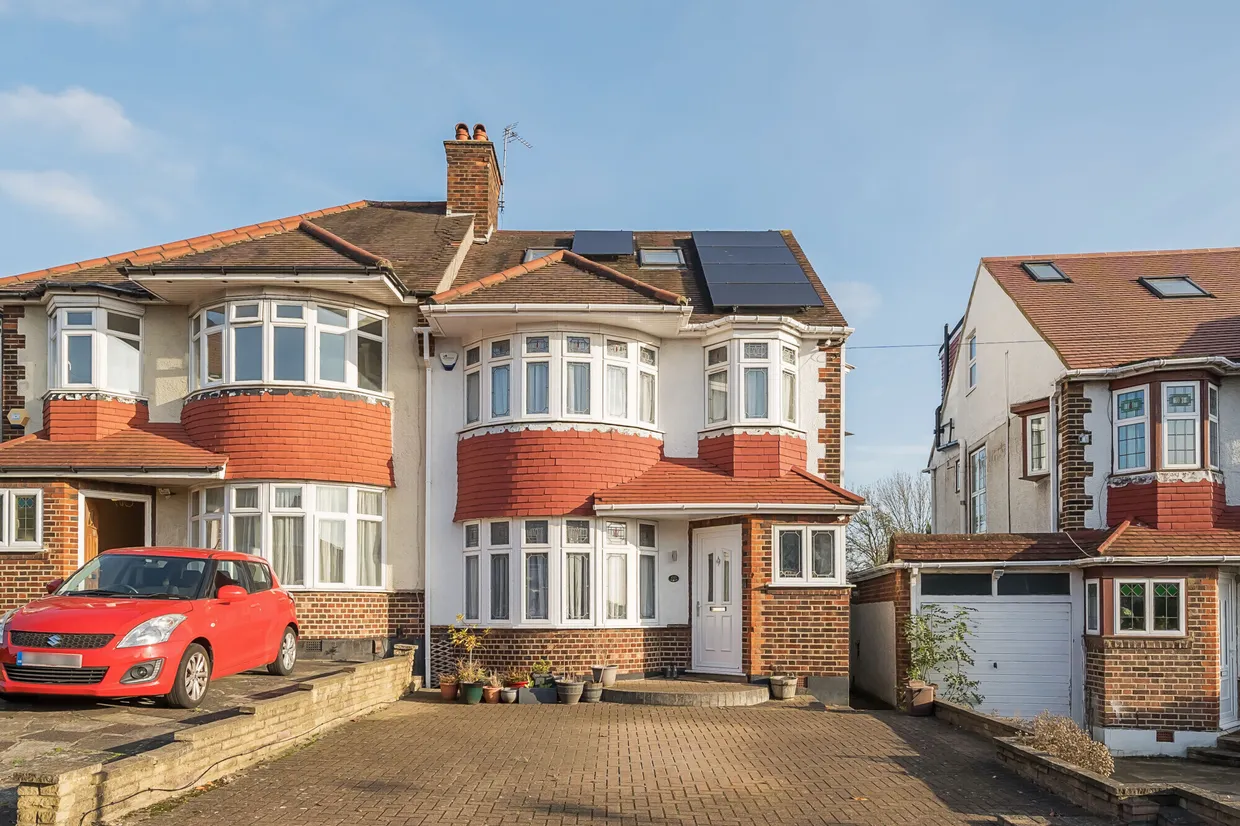 Brycedale Crescent, Southgate, N14 photo 7